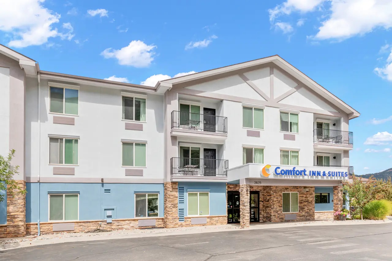 Exterior of Comfort Inn & Suites Glenwood Springs On The River